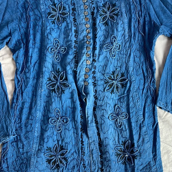 Raiment Fashions Inc. New York button blouse - Picture 3 of 12